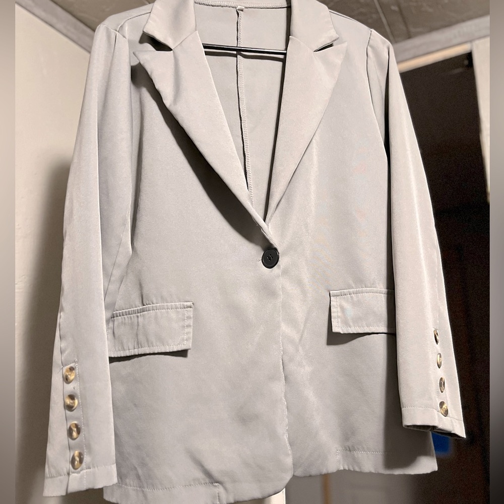 Women's Button close Gray Blazer (Medium)